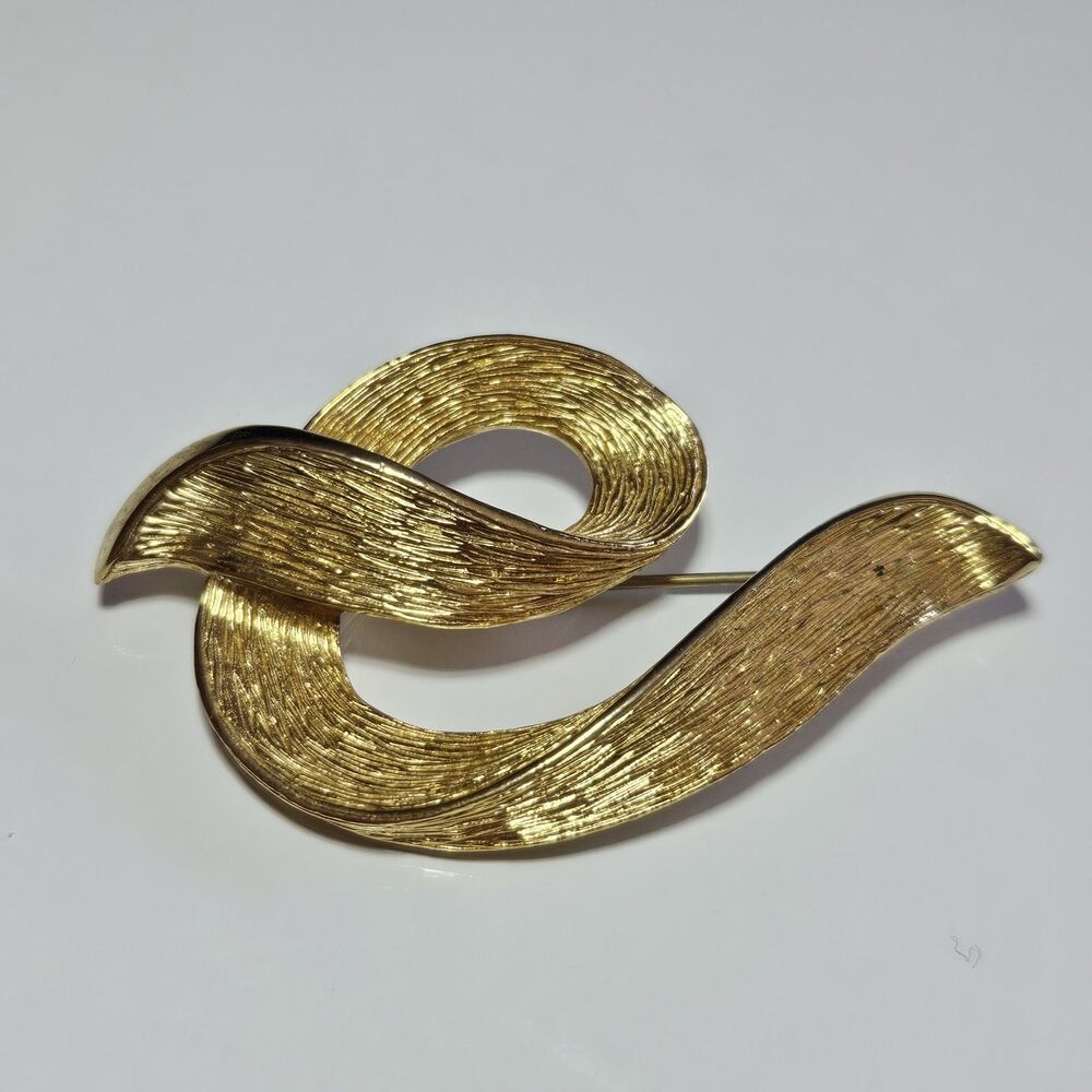 Monet Gold Tone Textured Swoop Swirl Pin Brooch Vintage